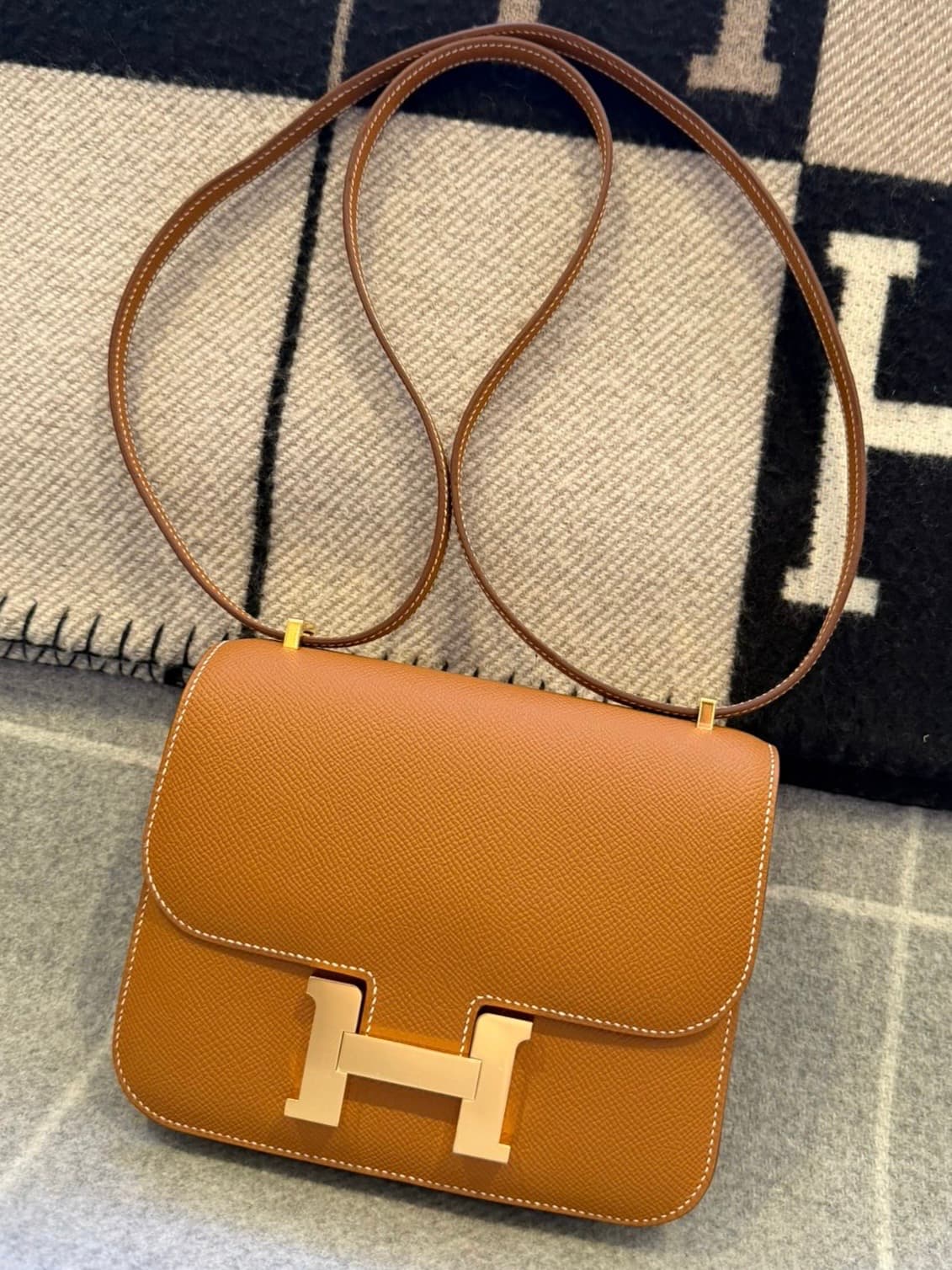 Hermès Constance 18 18cm in Gold Epsom Gold (GHW) hardware