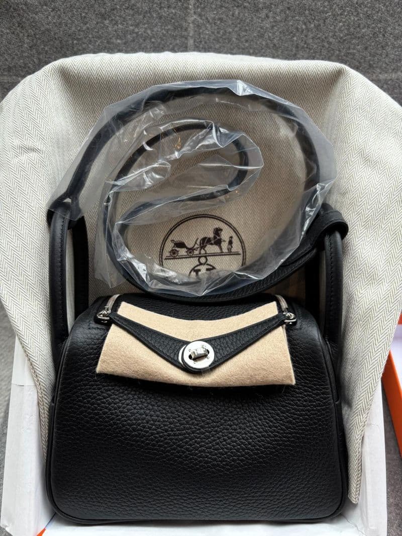 Hermès Mini Lindy in Noir TC PHW hardware