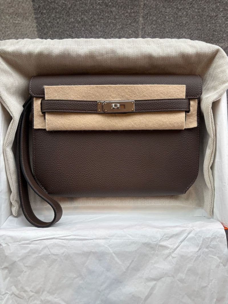 Hermès Kelly Depeches in Ecorce Togo PHW hardware — front view