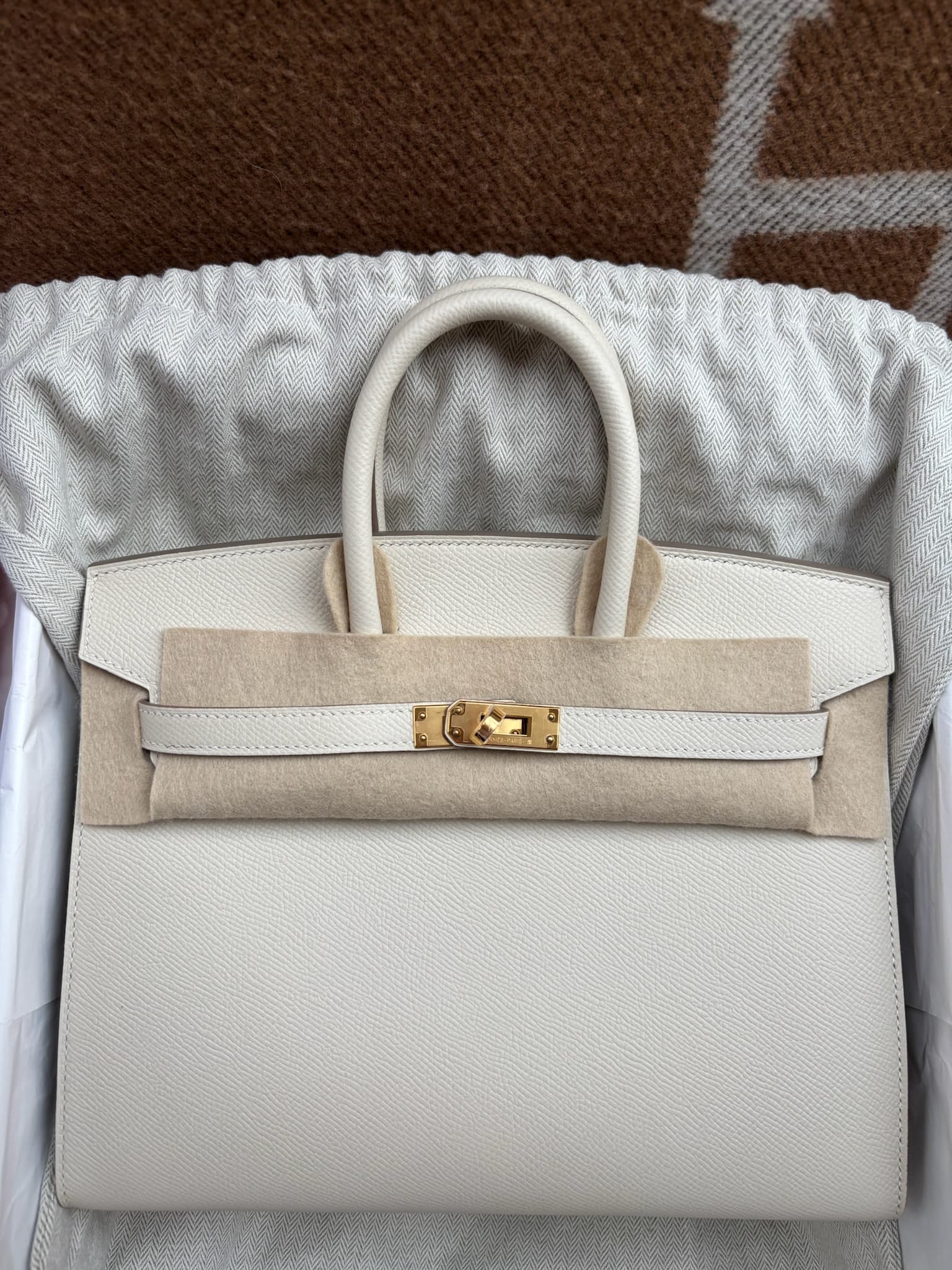 Hermès Birkin 25 in Craie Epsom GHW hardware — front view