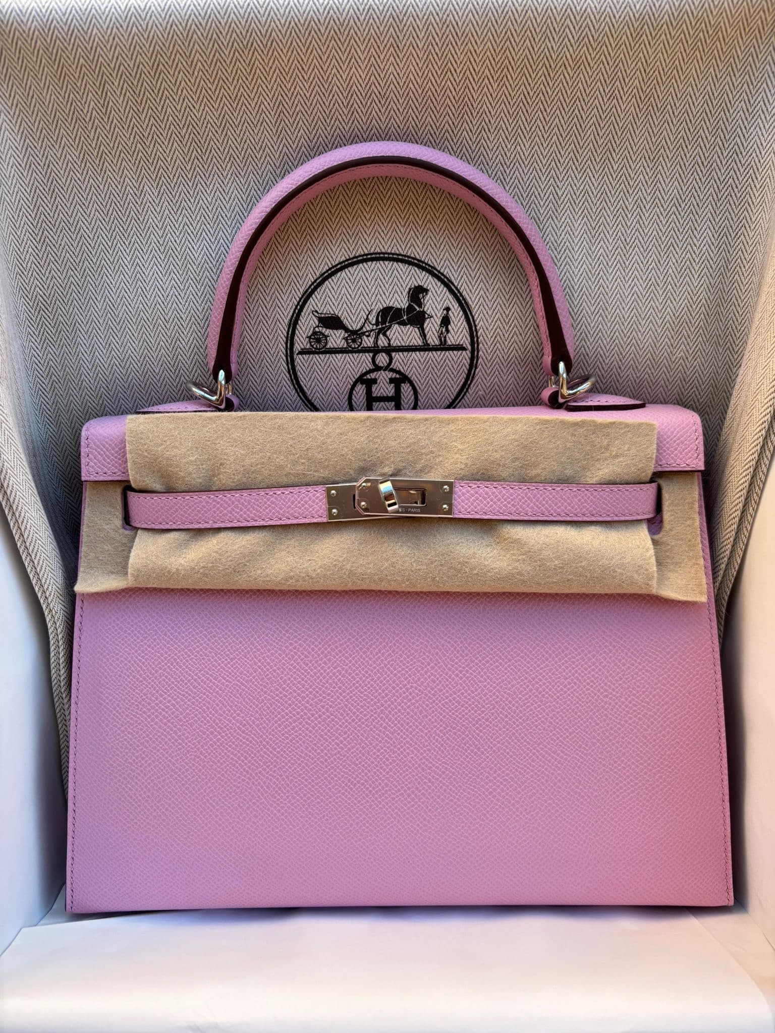 Hermès Kelly 25 in Mauve Sylvestre Epsom PHW hardware — front view
