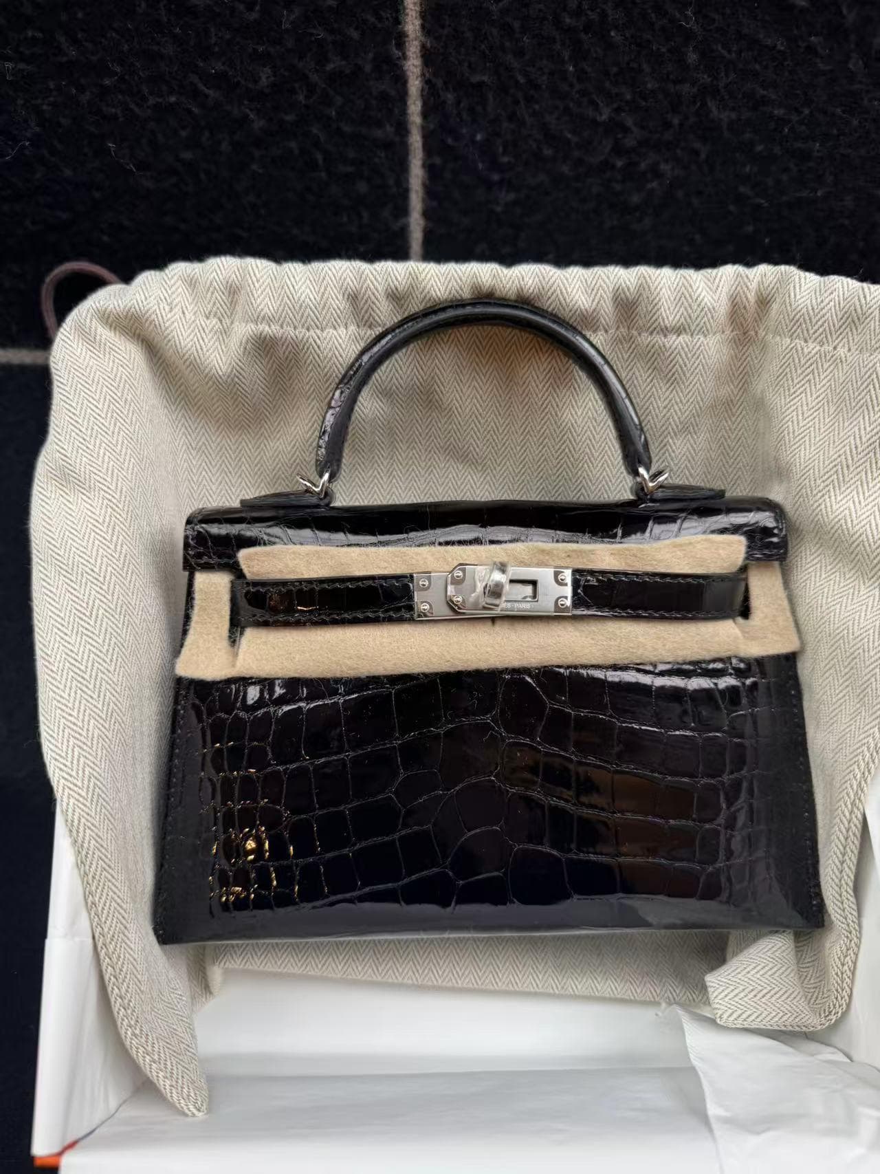 Hermès Kelly Mini Mini in Black Shiny Porosus Crocodile PHW hardware — front view
