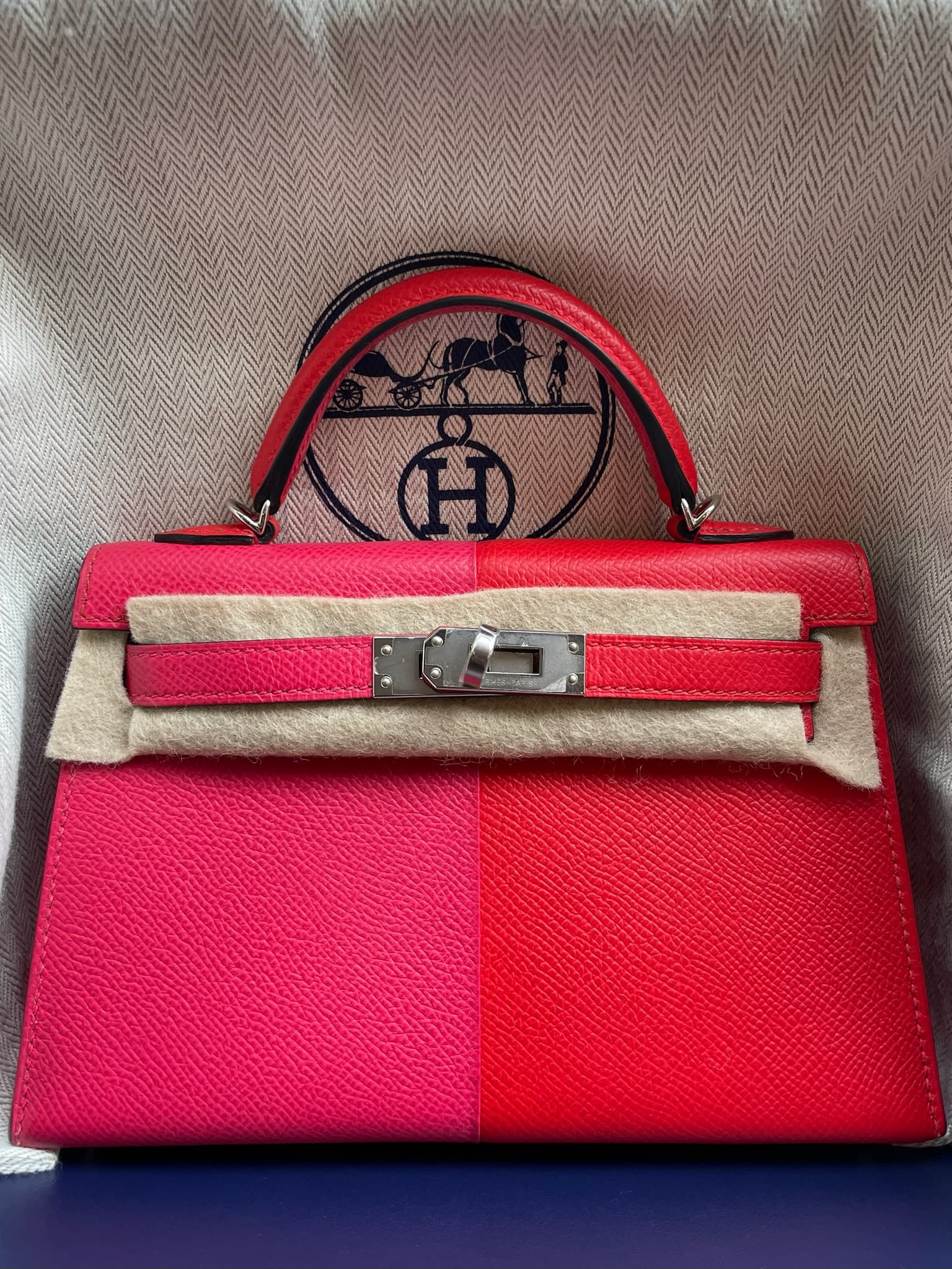 Hermès Kelly Mini Casaque Mini in Rose Extreme Rouge Coeur Epsom GHW hardware — front view