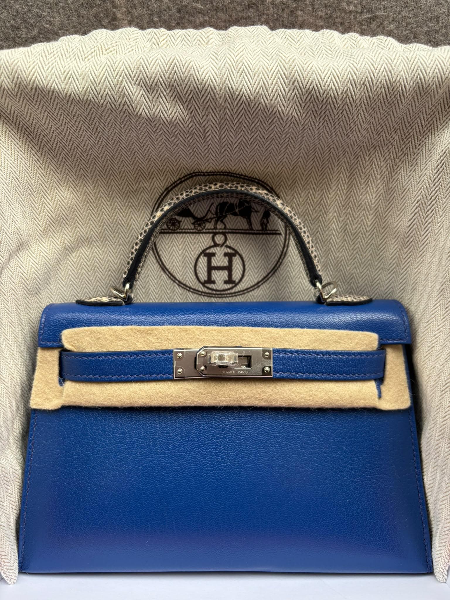Hermès Kelly Mini Mini in Blue Royal Chèvre PHW hardware — front view
