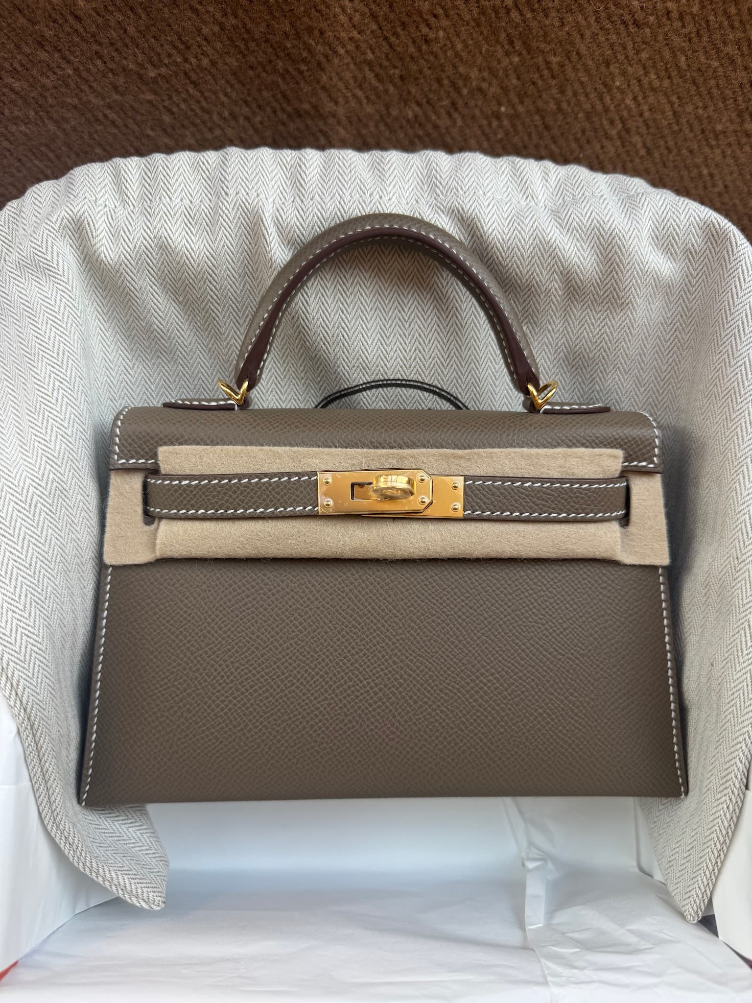 Hermès Kelly Mini in Etoupe Epsom GHW hardware — front view
